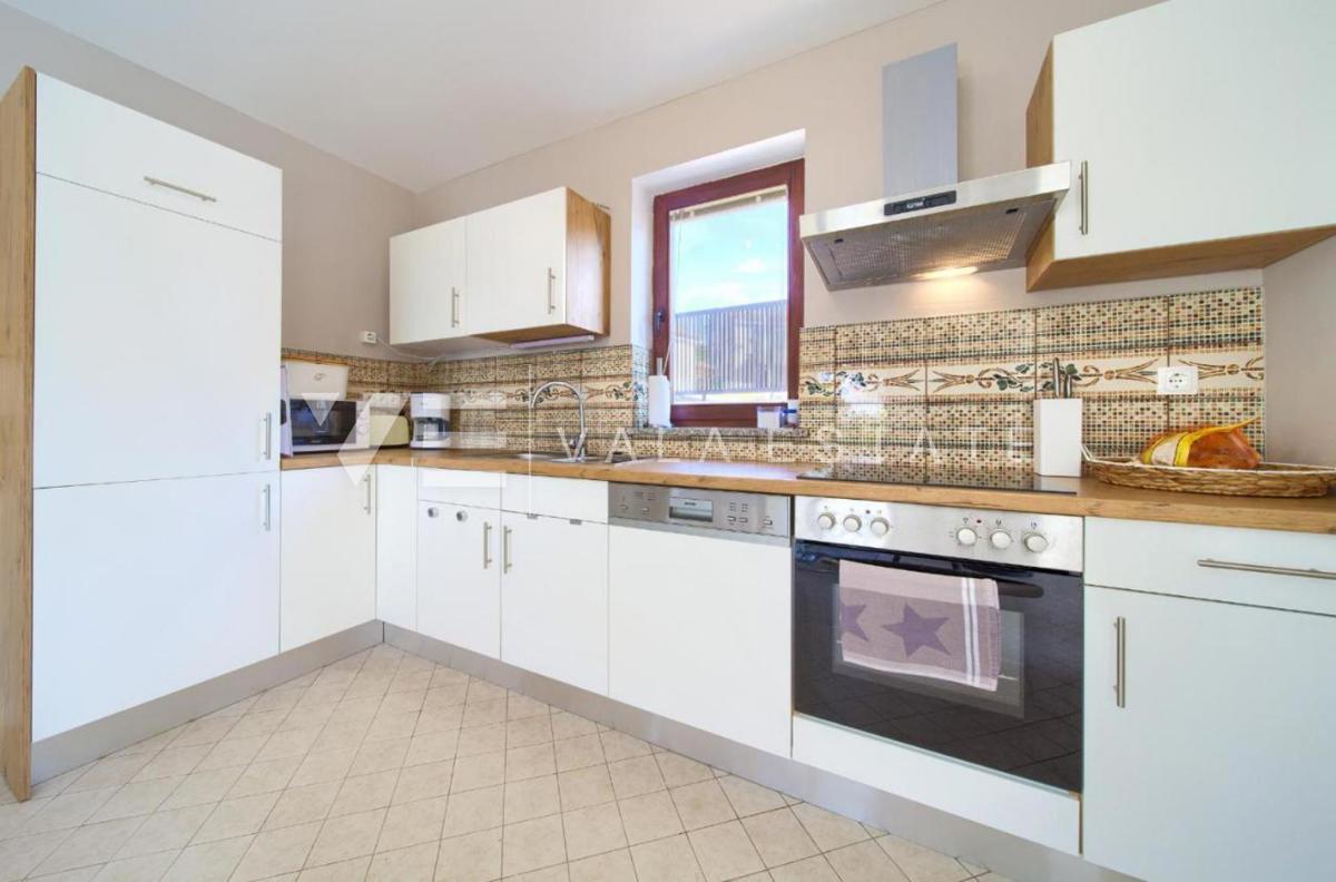 VILLA CON PISCINA IN POSIZIONE TRANQUILLA