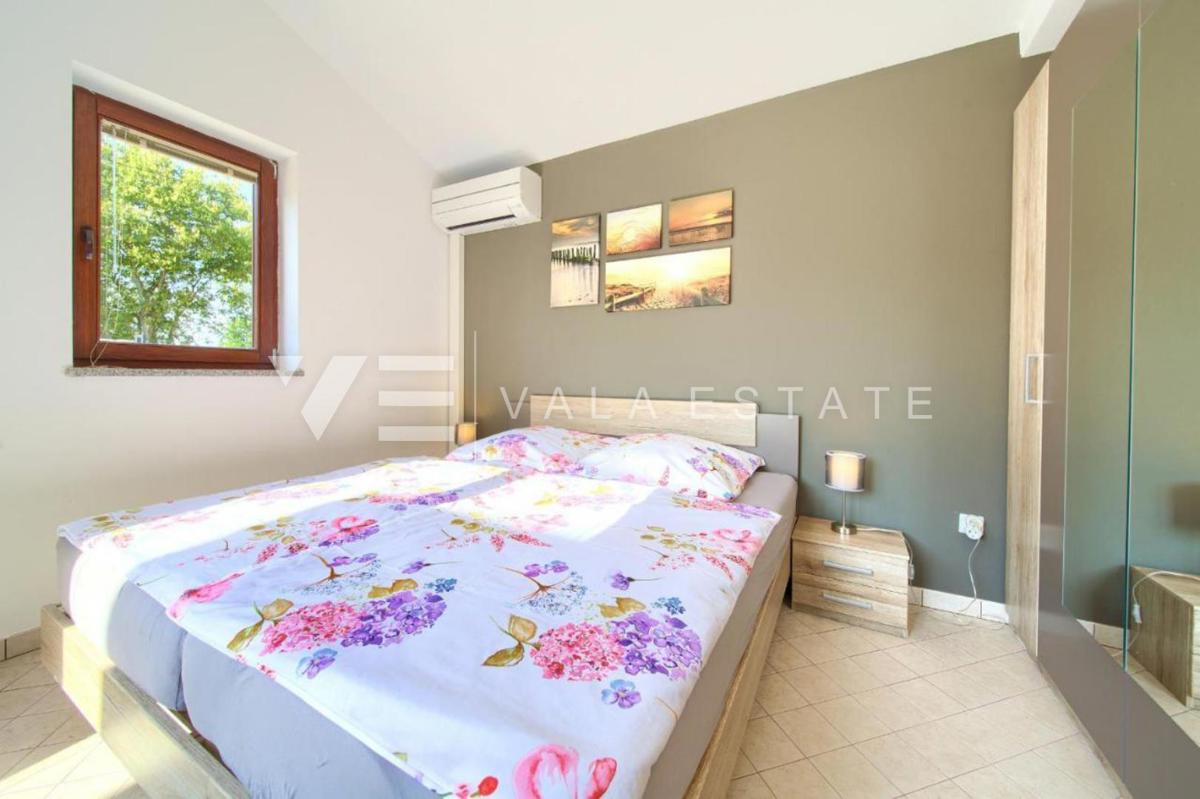 VILLA CON PISCINA IN POSIZIONE TRANQUILLA