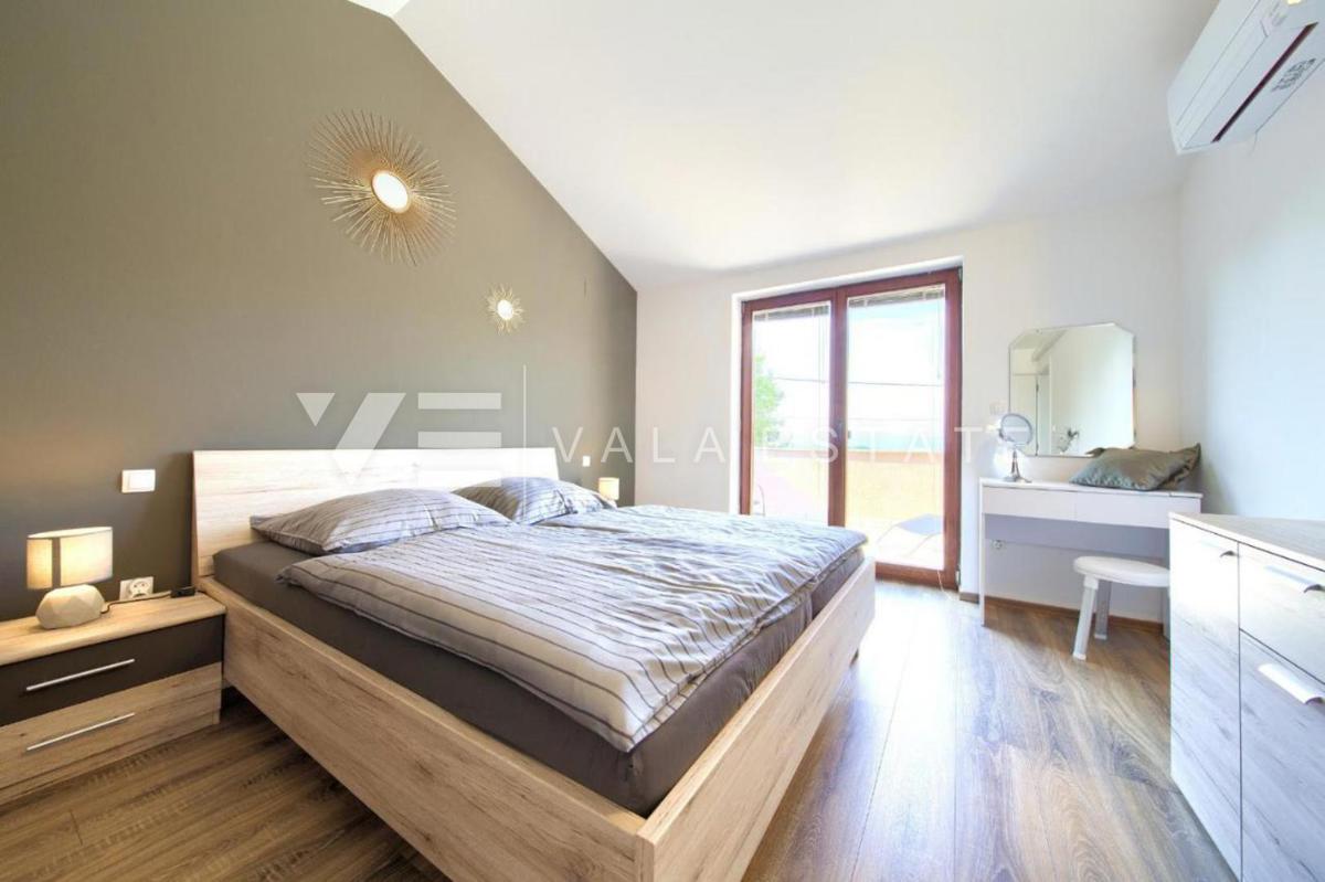 VILLA CON PISCINA IN POSIZIONE TRANQUILLA