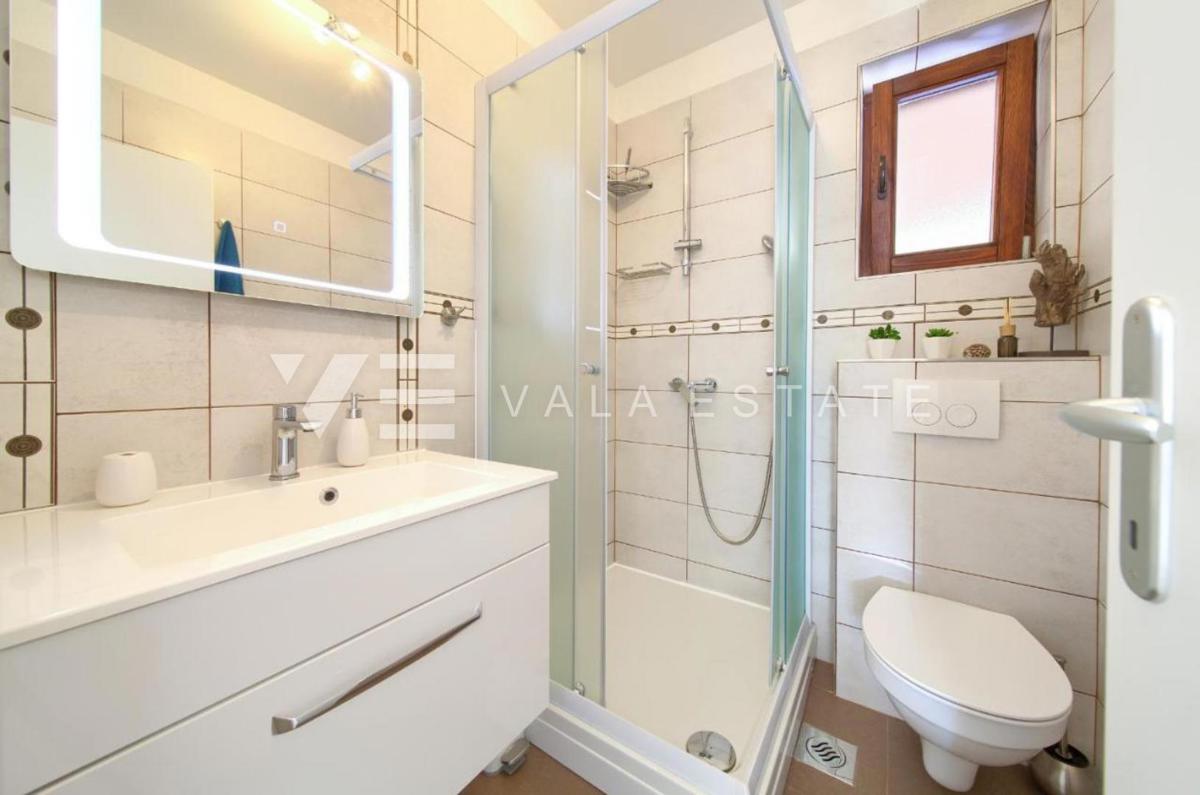 VILLA CON PISCINA IN POSIZIONE TRANQUILLA