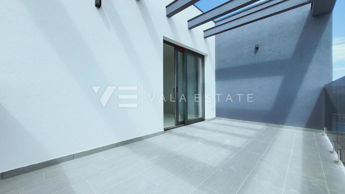 NUOVA VILLA MODERNA CON PISCINA E VISTA MARE