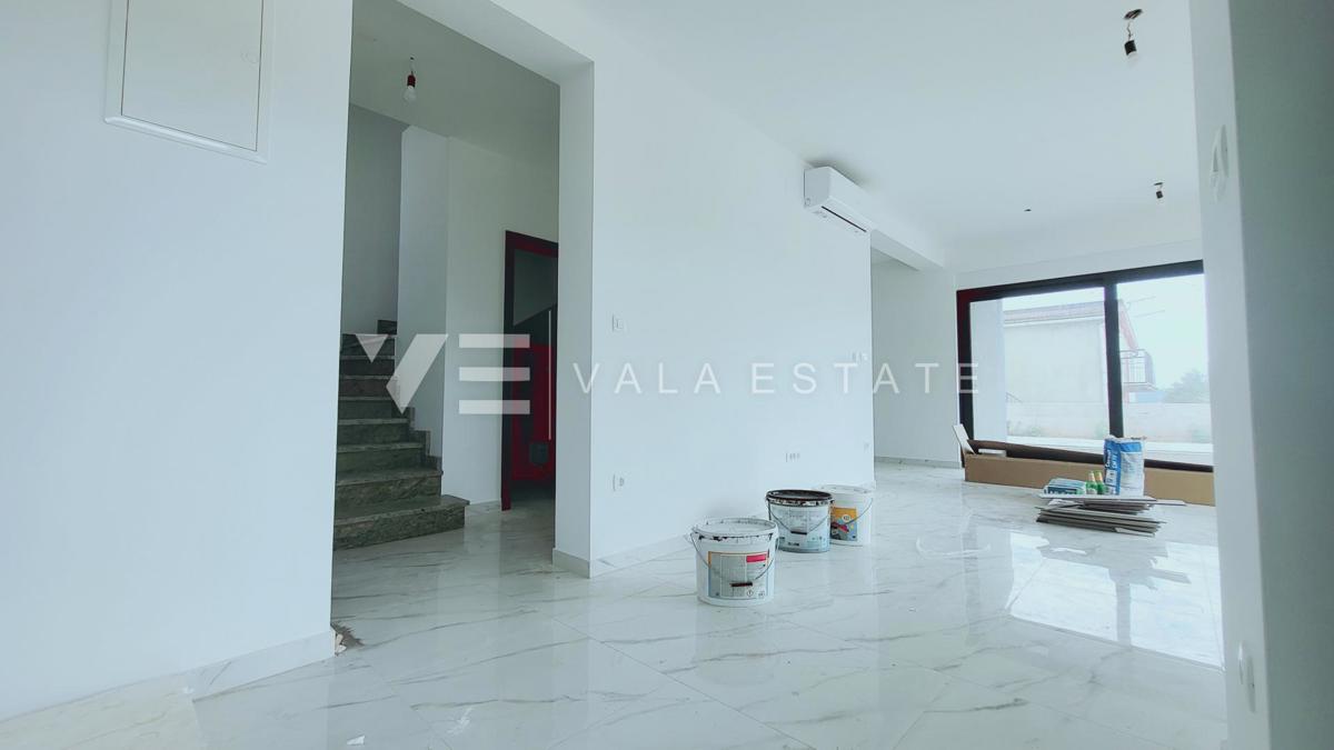 NUOVA VILLA MODERNA CON PISCINA E VISTA MARE
