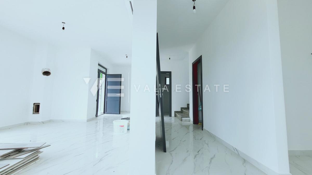 NUOVA VILLA MODERNA CON PISCINA E VISTA MARE