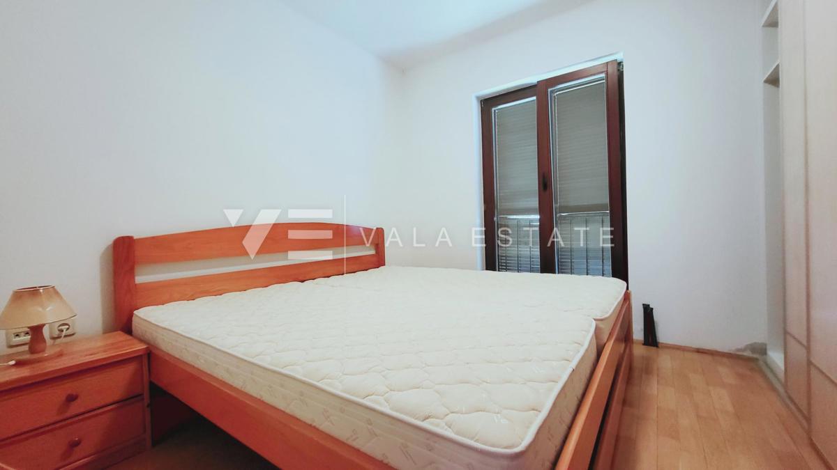 CASA INDIPENDENTE CON SEI APPARTAMENTI E PISCINA