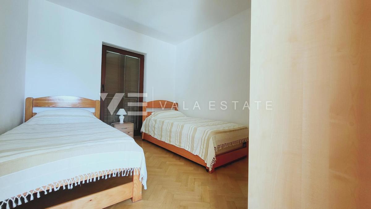 CASA INDIPENDENTE CON SEI APPARTAMENTI E PISCINA