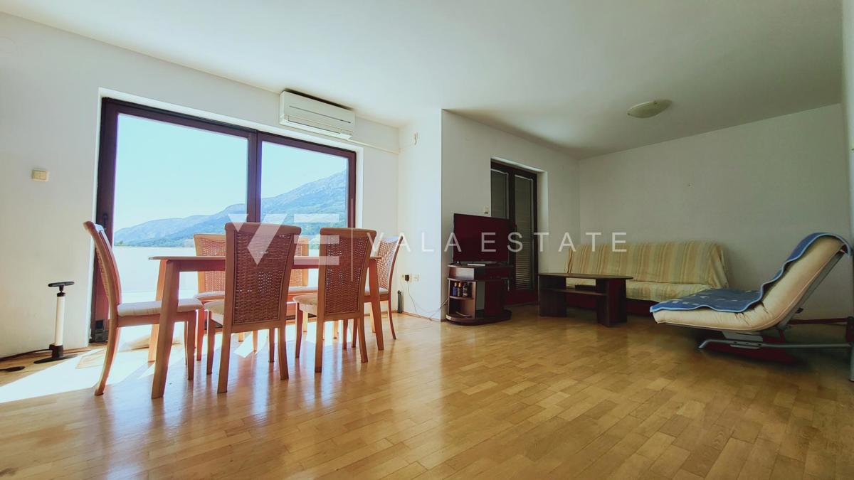 CASA INDIPENDENTE CON SEI APPARTAMENTI E PISCINA
