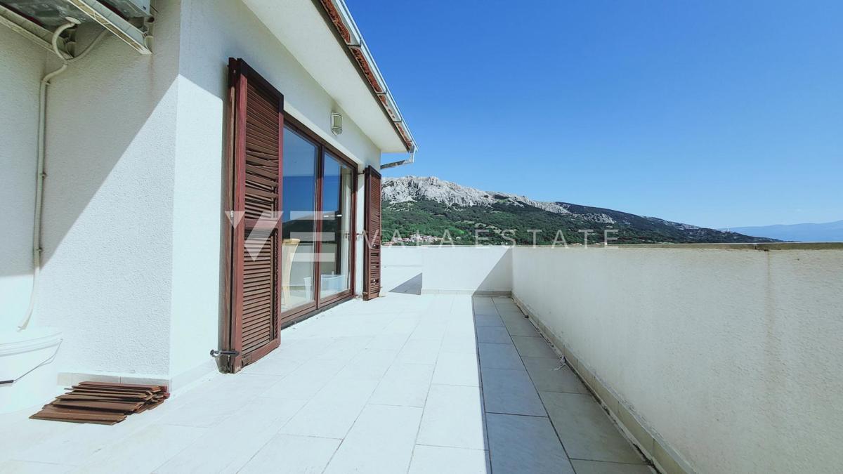 CASA INDIPENDENTE CON SEI APPARTAMENTI E PISCINA
