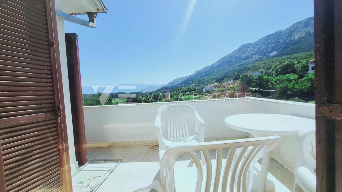 CASA INDIPENDENTE CON SEI APPARTAMENTI E PISCINA