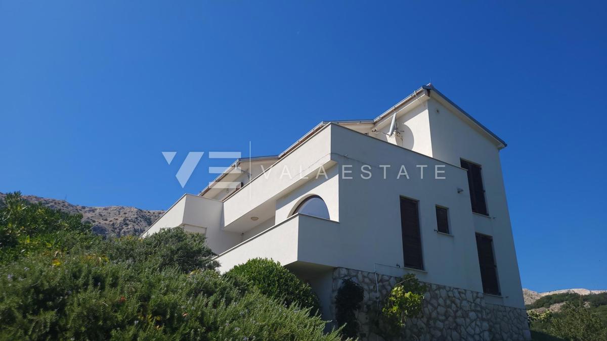 CASA INDIPENDENTE CON SEI APPARTAMENTI E PISCINA