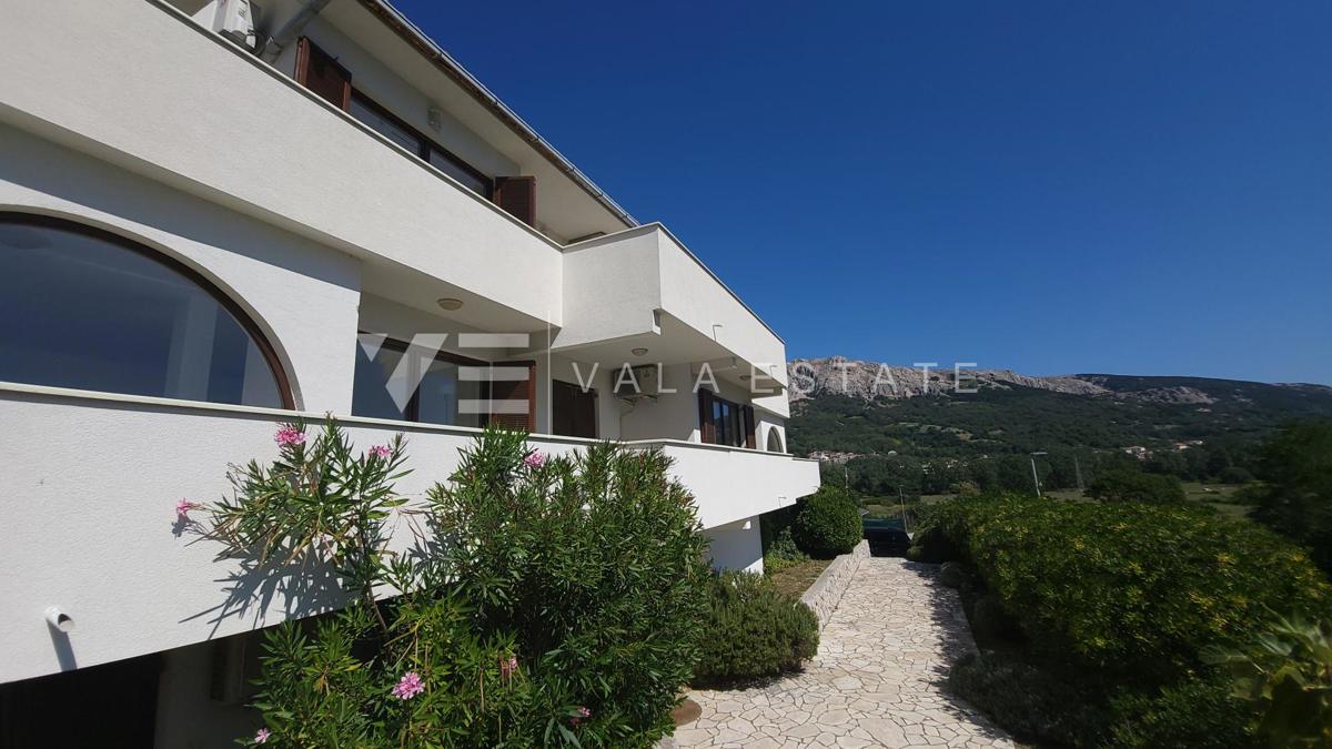 CASA INDIPENDENTE CON SEI APPARTAMENTI E PISCINA