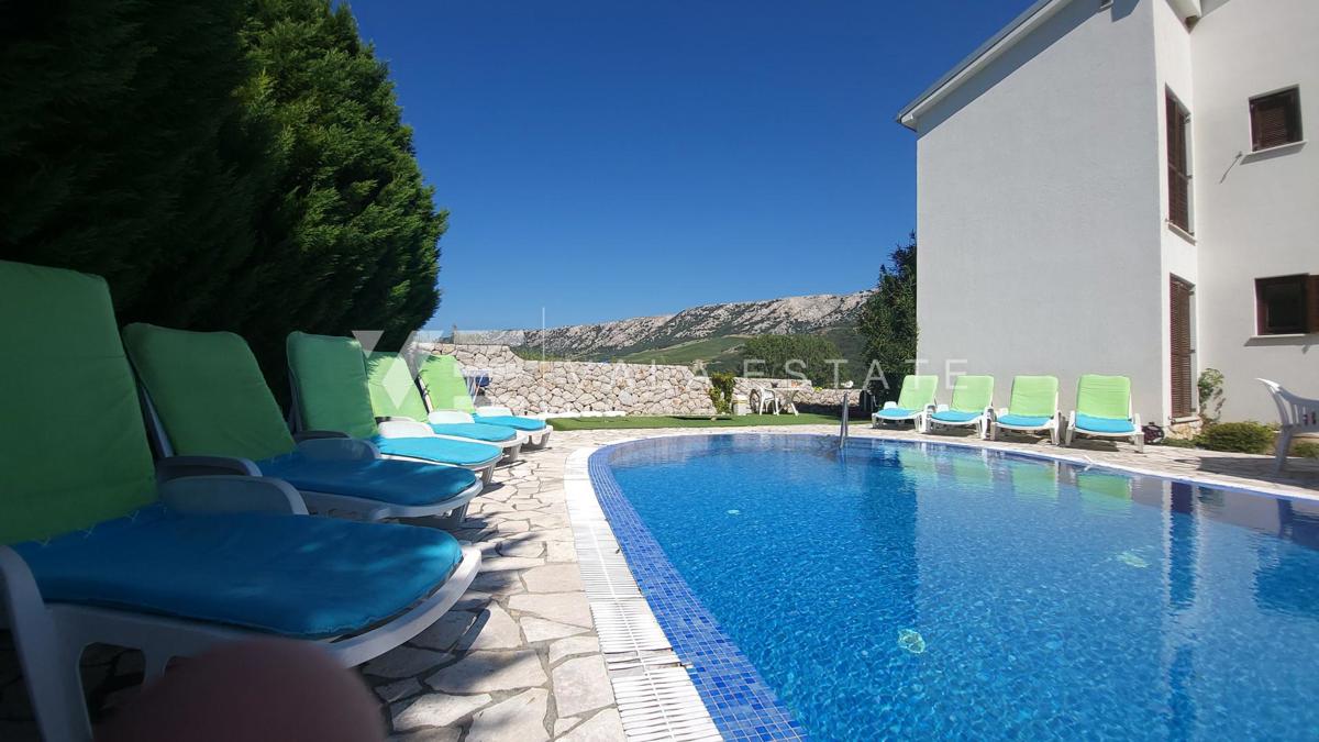 CASA INDIPENDENTE CON SEI APPARTAMENTI E PISCINA