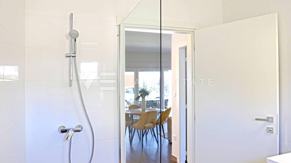 NUOVO MODERNO CONDOMINIO IN POSIZIONE TRANQUILLA CON VISTA MARE