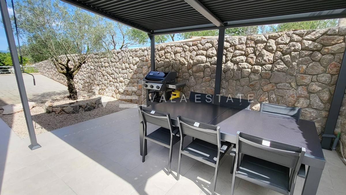 NUOVO MODERNO CONDOMINIO IN POSIZIONE TRANQUILLA CON VISTA MARE