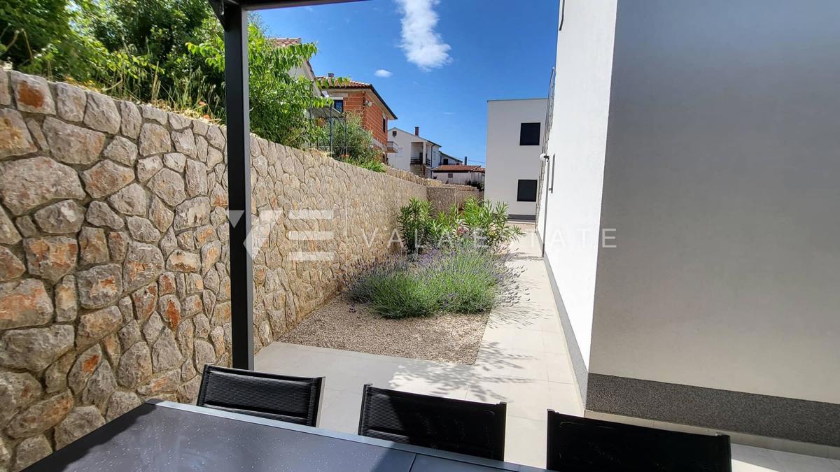 NUOVO MODERNO CONDOMINIO IN POSIZIONE TRANQUILLA CON VISTA MARE