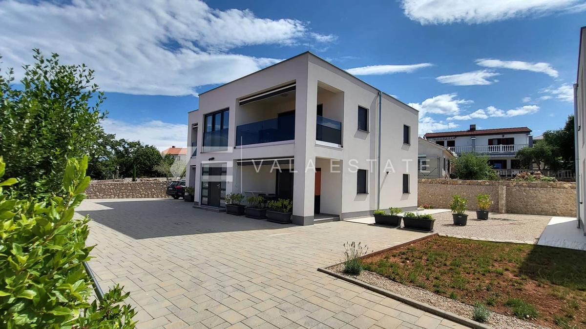 NUOVO MODERNO CONDOMINIO IN POSIZIONE TRANQUILLA CON VISTA MARE