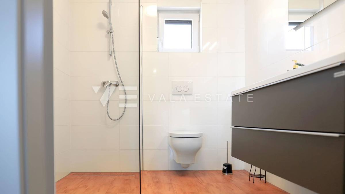 NUOVO MODERNO CONDOMINIO IN POSIZIONE TRANQUILLA CON VISTA MARE