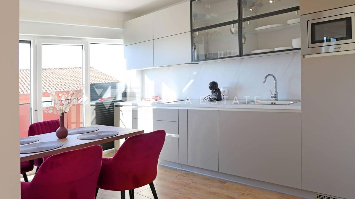 NUOVO MODERNO CONDOMINIO IN POSIZIONE TRANQUILLA CON VISTA MARE