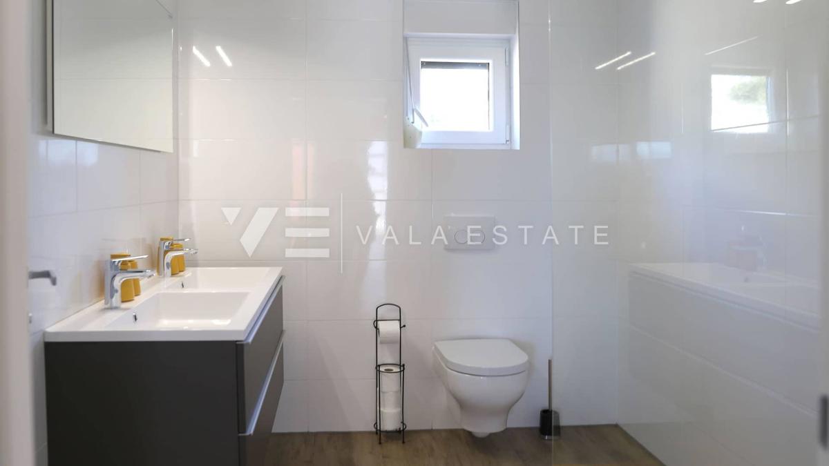 NUOVO MODERNO CONDOMINIO IN POSIZIONE TRANQUILLA CON VISTA MARE