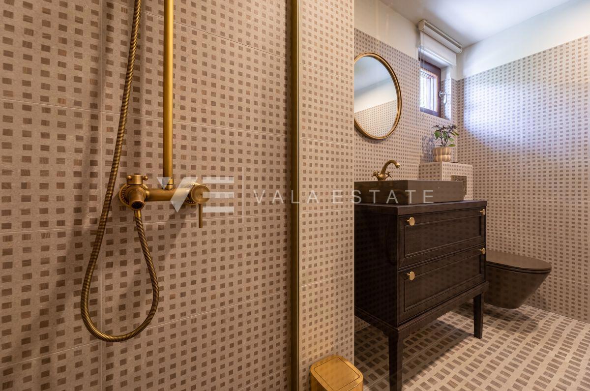 CASA IN PIETRA DI DESIGN CON SPLENDIDISSIMO TERRENO