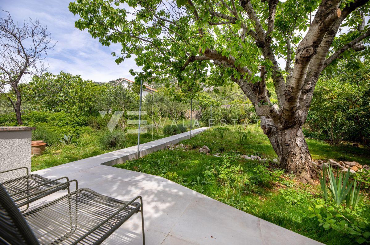 CASA IN PIETRA DI DESIGN CON SPLENDIDISSIMO TERRENO