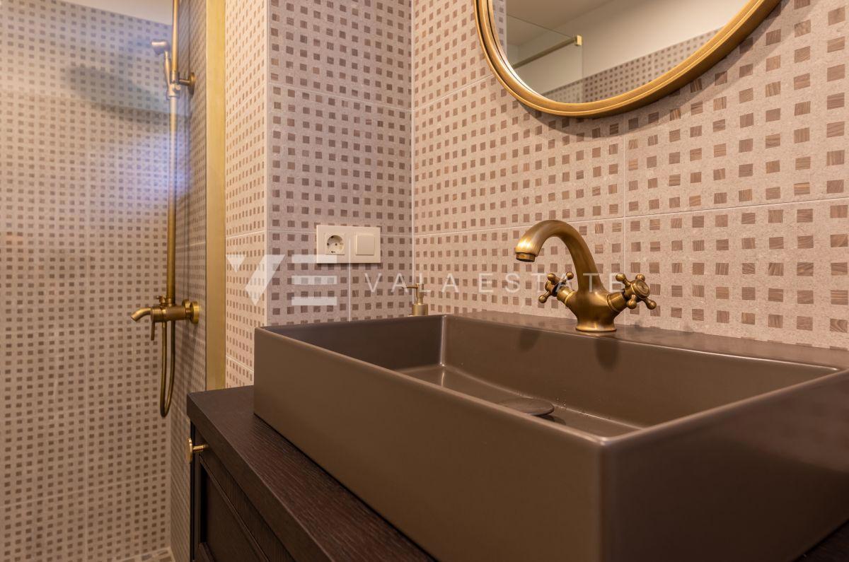CASA IN PIETRA DI DESIGN CON SPLENDIDISSIMO TERRENO