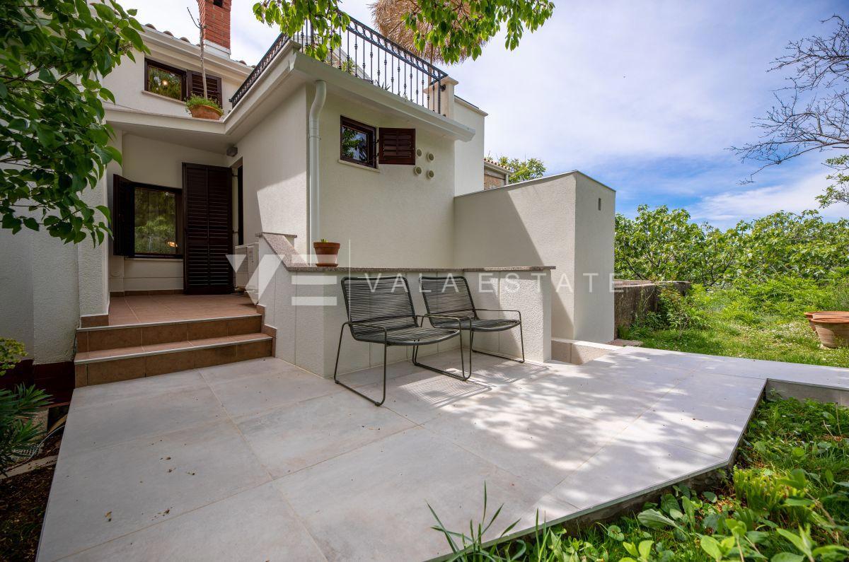 CASA IN PIETRA DI DESIGN CON SPLENDIDISSIMO TERRENO