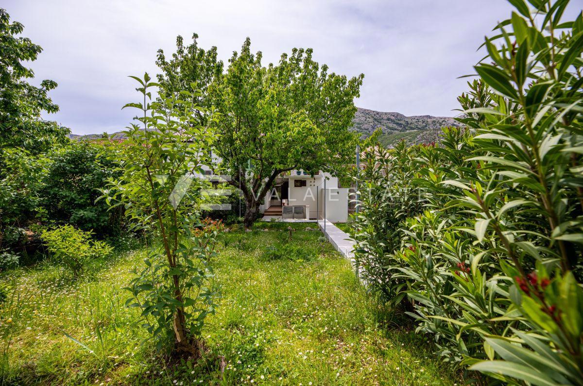 CASA IN PIETRA DI DESIGN CON SPLENDIDISSIMO TERRENO