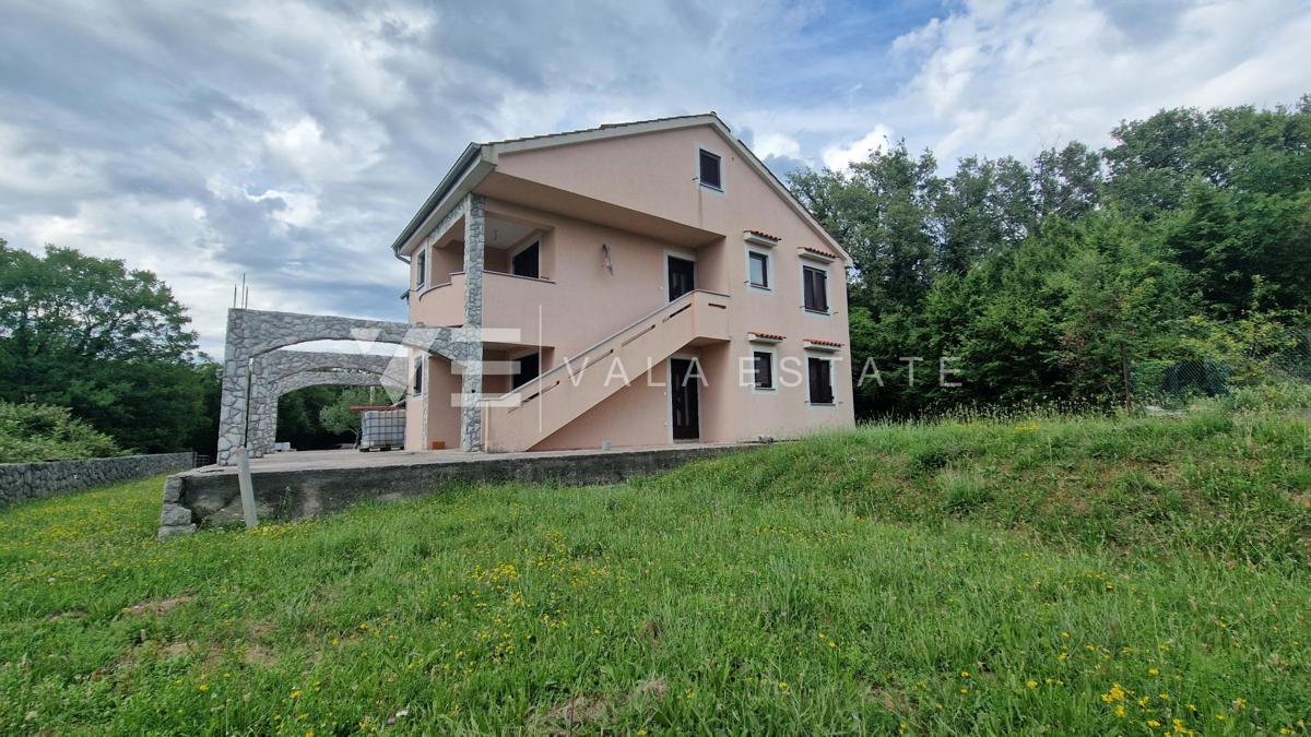 CASA INDIPENDENTE CON DUE UNITA' RESIDENZIALI SEPARATE IN POSIZIONE TRANQUILLA