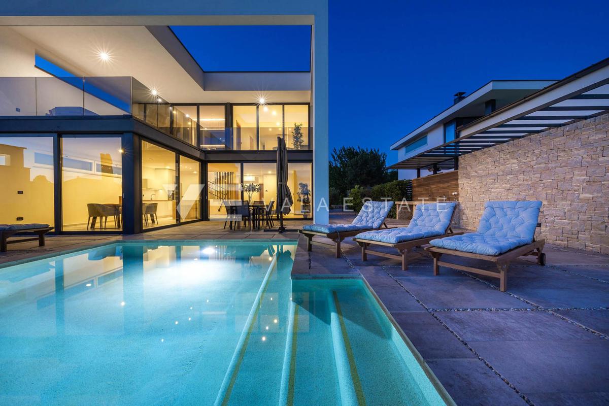 ESCLUSIVA VILLA MODERNA CON PISCINA E VISTA MARE