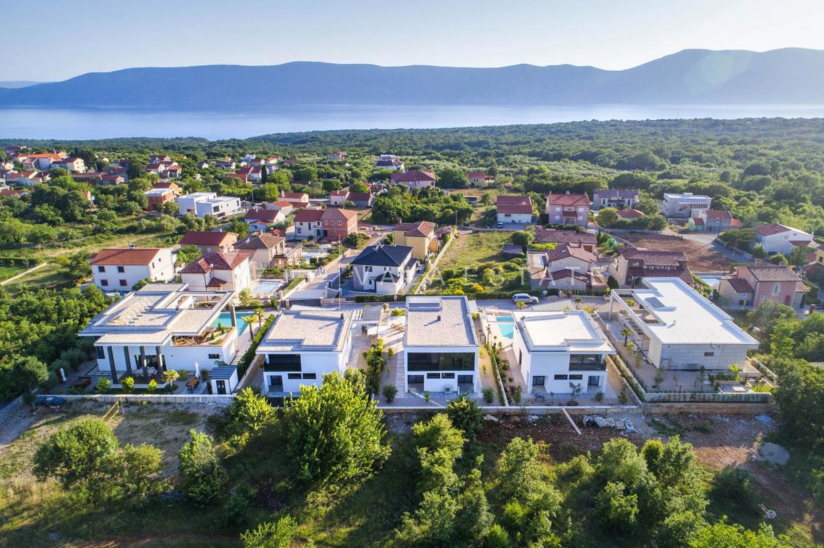 ESCLUSIVA VILLA MODERNA CON PISCINA E VISTA MARE