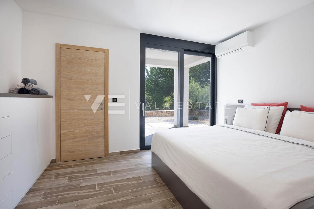 ESCLUSIVA VILLA MODERNA CON PISCINA E VISTA MARE