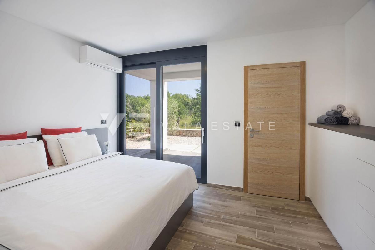 ESCLUSIVA VILLA MODERNA CON PISCINA E VISTA MARE