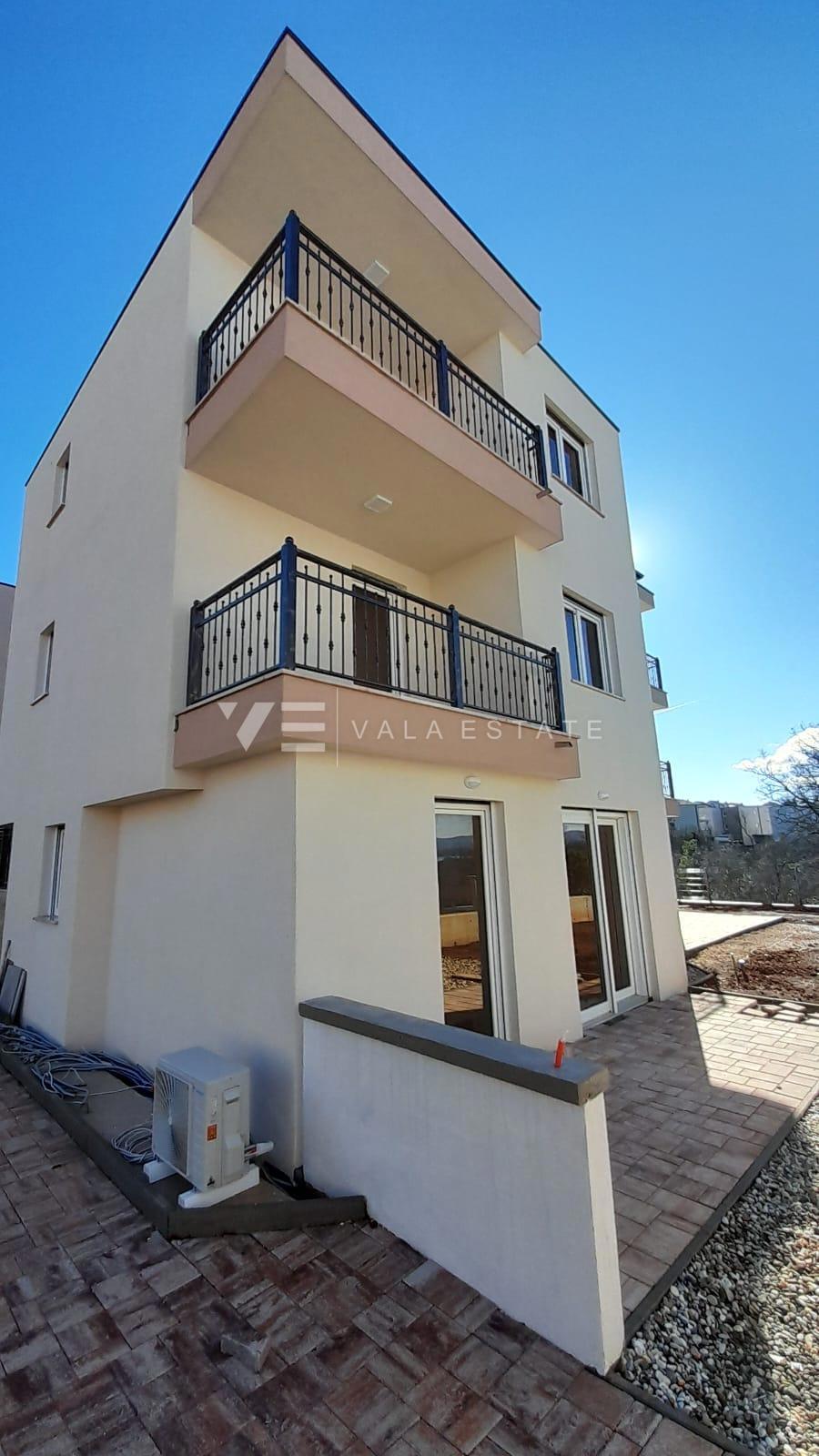 MONOLOCALE AL PIANO TERRA DI UN NUOVO EDIFICIO