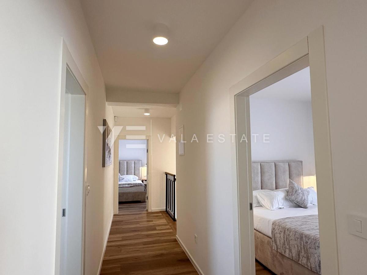 NUOVA VILLA DI LUSSO CON PISCINA IN POSIZIONE TRANQUILLA