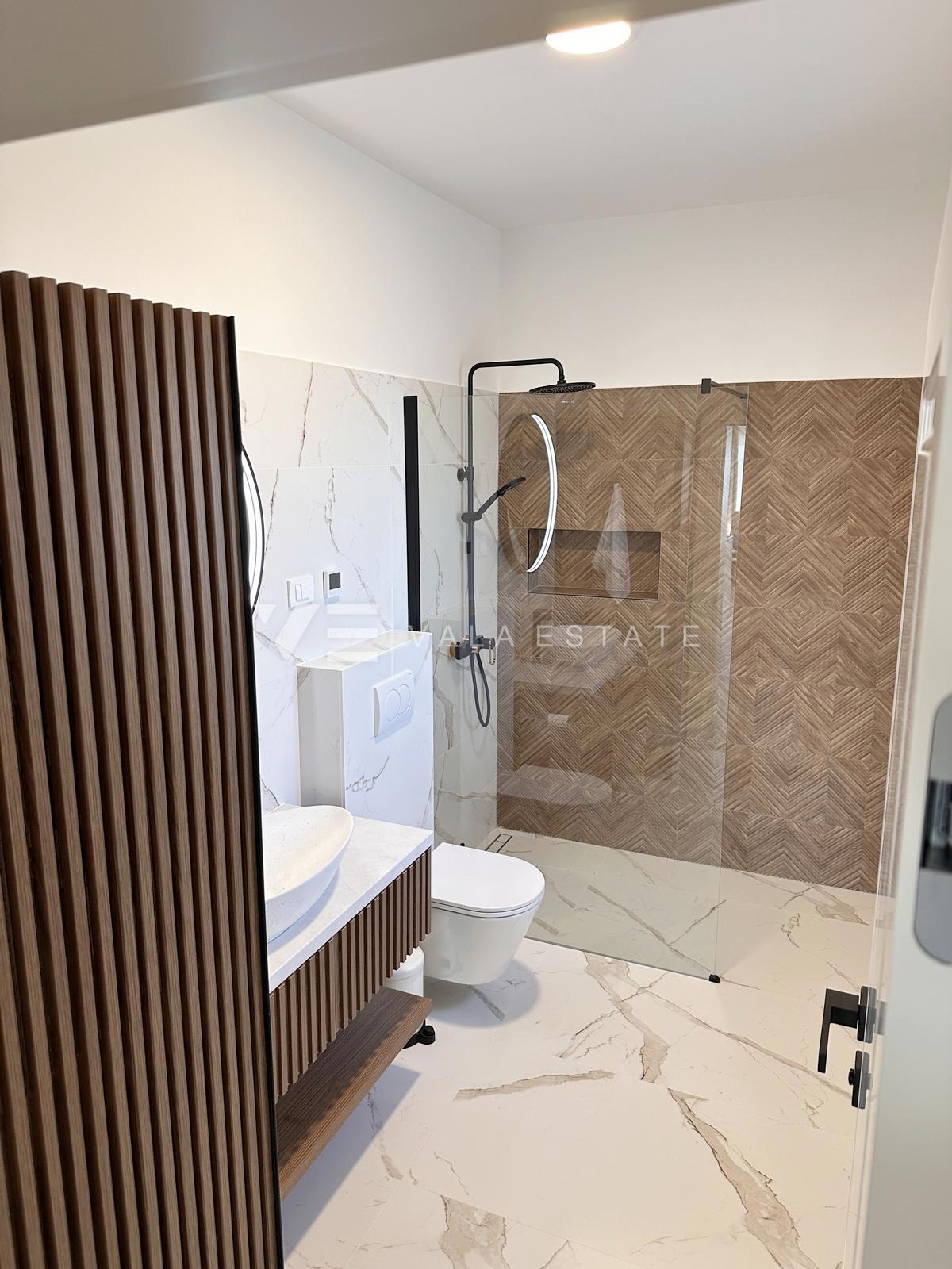 NUOVA VILLA DI LUSSO CON PISCINA IN POSIZIONE TRANQUILLA