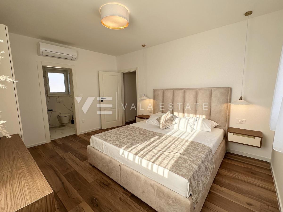 NUOVA VILLA DI LUSSO CON PISCINA IN POSIZIONE TRANQUILLA