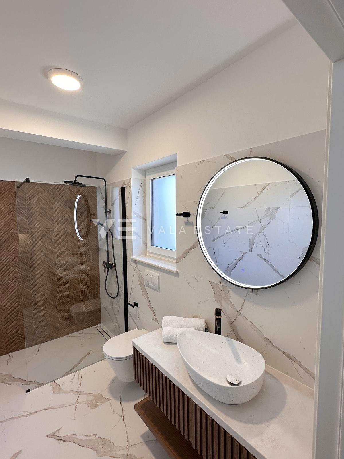 NUOVA VILLA DI LUSSO CON PISCINA IN POSIZIONE TRANQUILLA