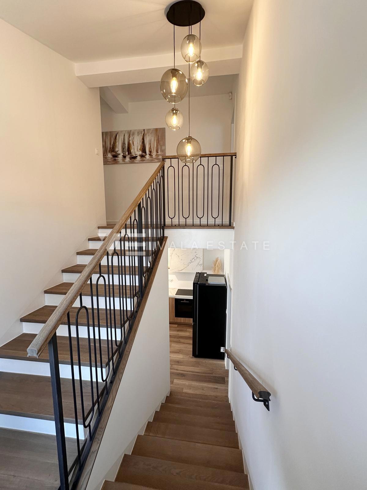 NUOVA VILLA DI LUSSO CON PISCINA IN POSIZIONE TRANQUILLA