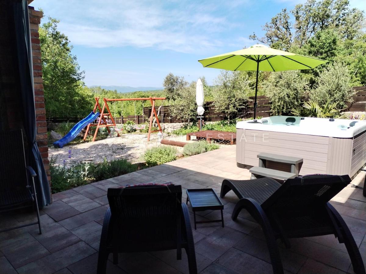 CASA AL PIANO TERRA IN POSIZIONE TRANQUILLA IMMERSA NELLA NATURA