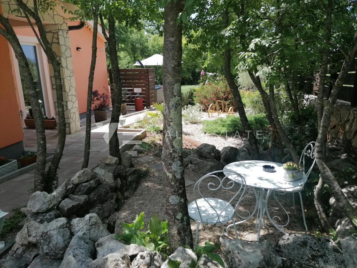 CASA AL PIANO TERRA IN POSIZIONE TRANQUILLA IMMERSA NELLA NATURA