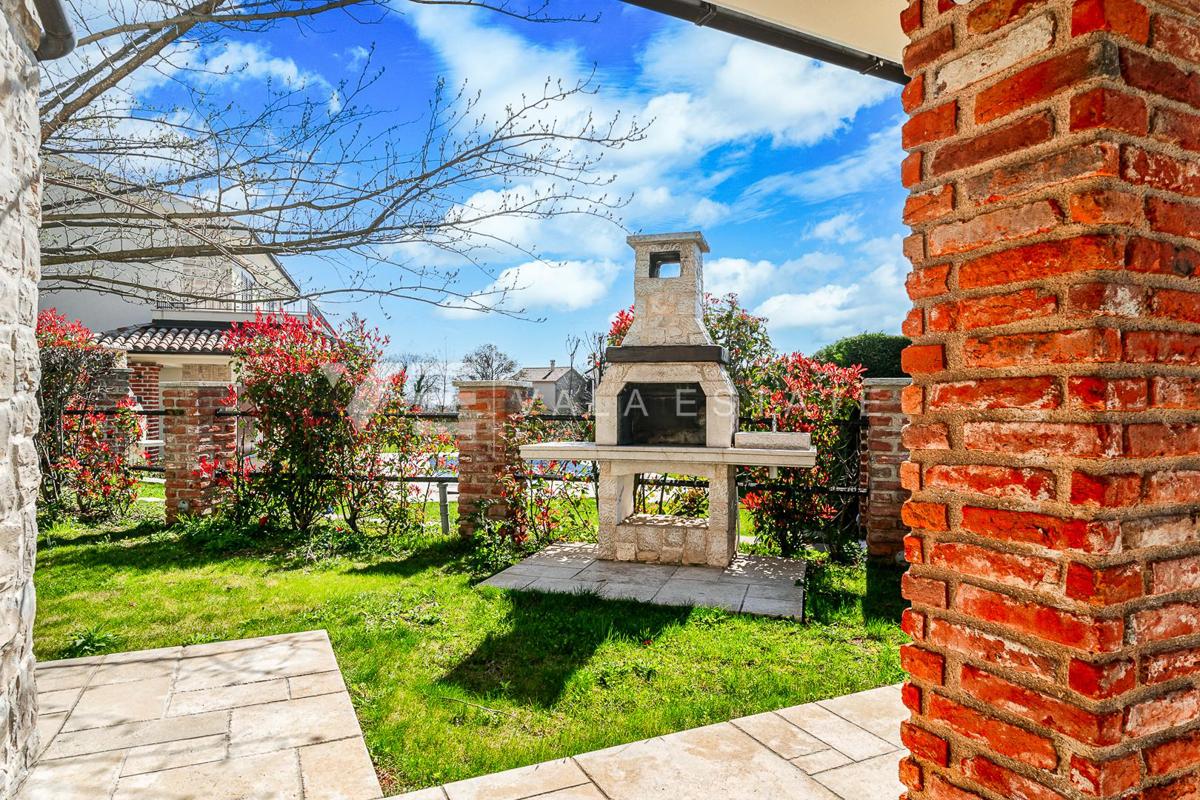 VILLA MEDITERRANEA CON PISCINA IN POSIZIONE TRANQUILLA