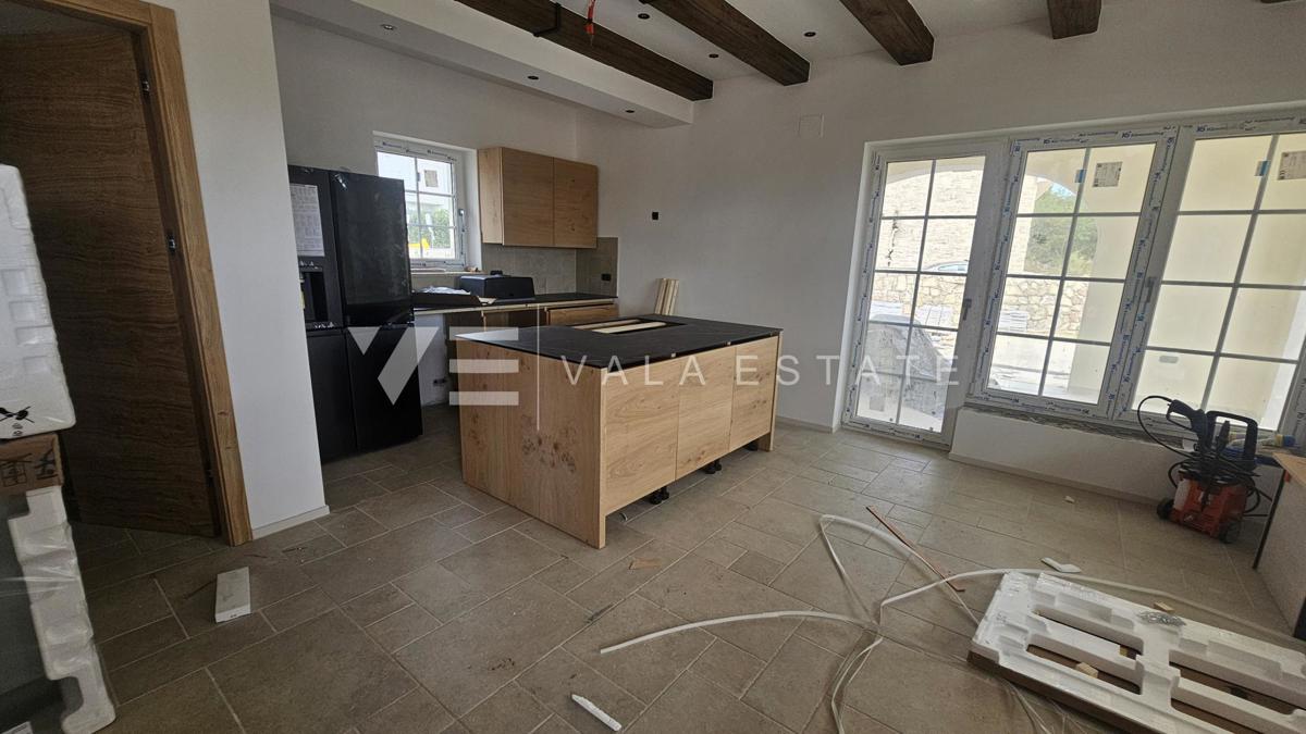 NUOVA VILLA MEDITERRANEA CON PISCINA E VISTA MARE