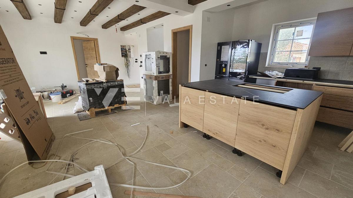 NUOVA VILLA MEDITERRANEA CON PISCINA E VISTA MARE