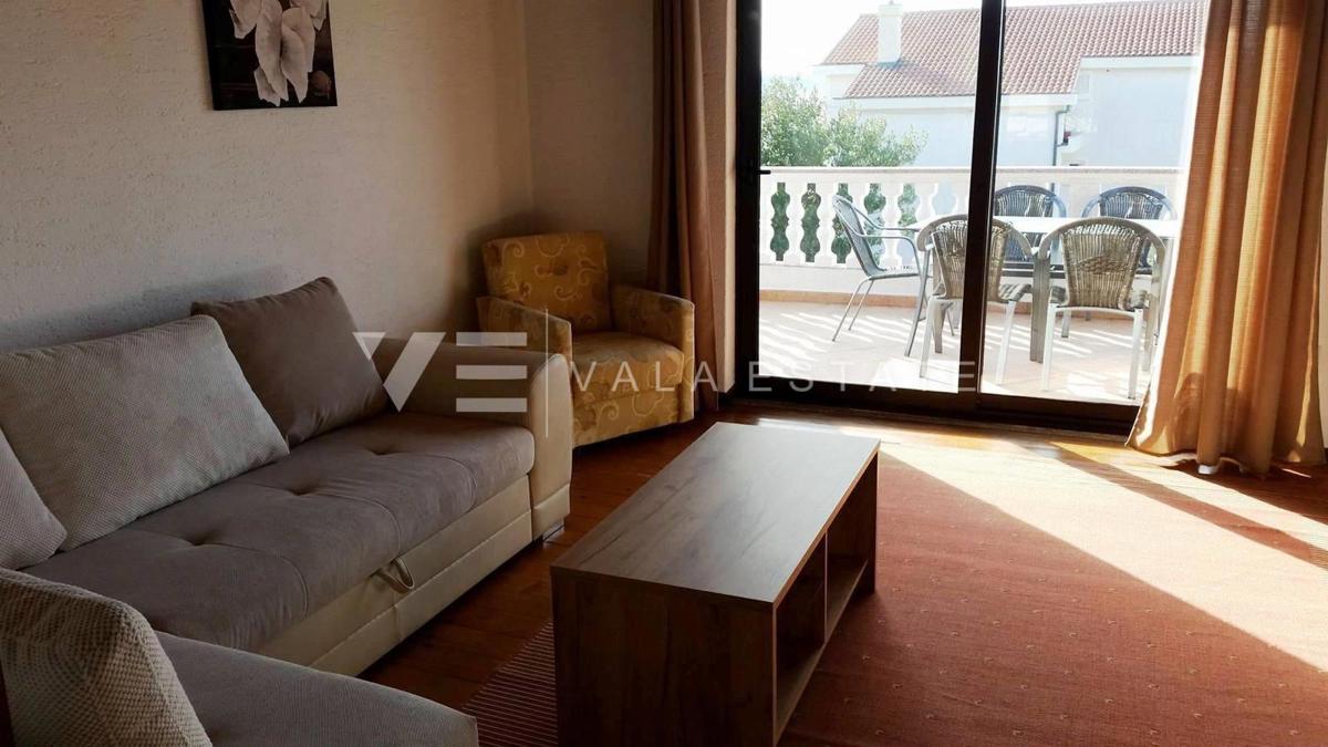 CASA INDIPENDENTE CON DUE UNITA' RESIDENZIALI E PISCINA