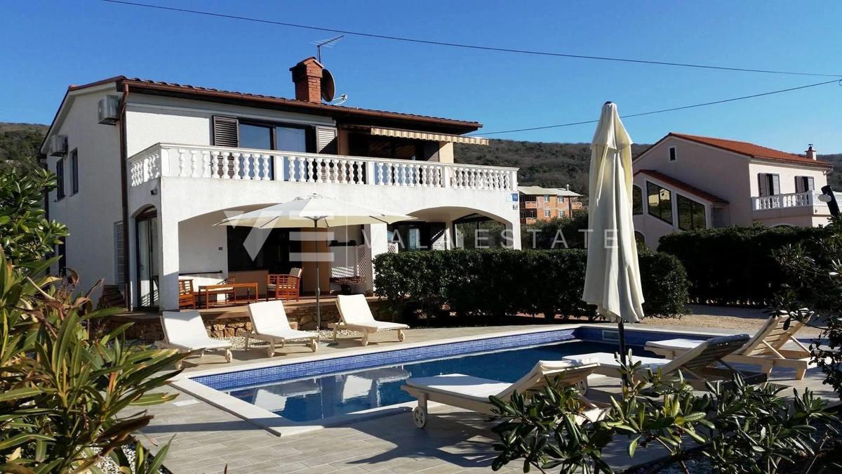 CASA INDIPENDENTE CON DUE UNITA' RESIDENZIALI E PISCINA