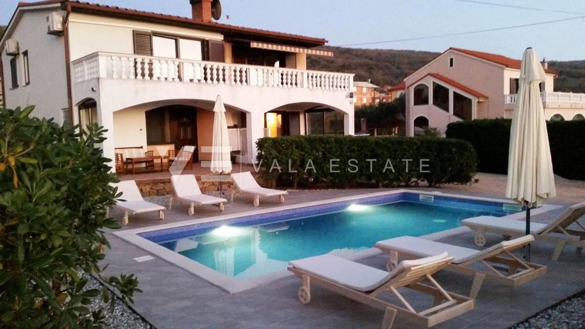 CASA INDIPENDENTE CON DUE UNITA' RESIDENZIALI E PISCINA