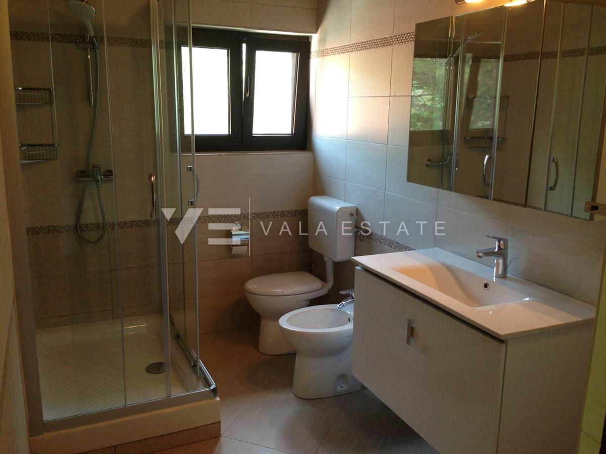 CASA INDIPENDENTE CON DUE UNITA' RESIDENZIALI E PISCINA