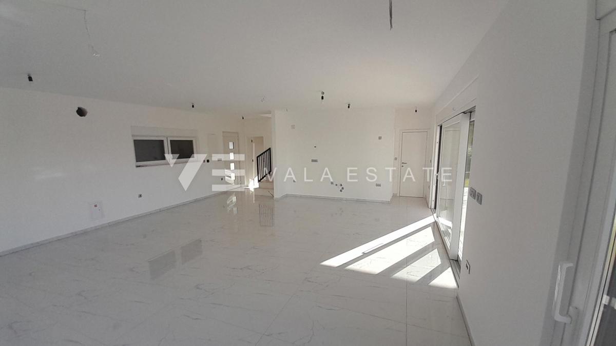 NUOVA CASA INDIPENDENTE CON PISCINA E VISTA MARE