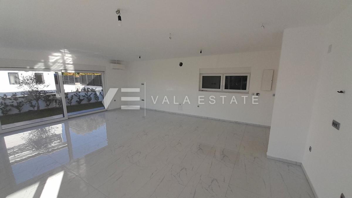 NUOVA CASA INDIPENDENTE CON PISCINA E VISTA MARE