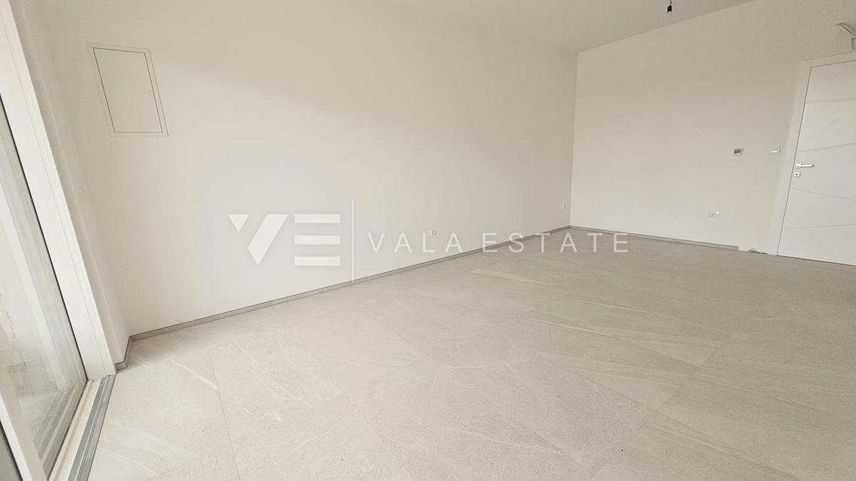 APPARTAMENTO MODERNO AL PIANO TERRA CON PISCINA E VISTA MARE